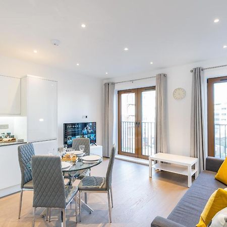 St Albans 2 Bed Luxury City Apartment, 5 Mins Walk To Train & Allocated Parking Zewnętrze zdjęcie