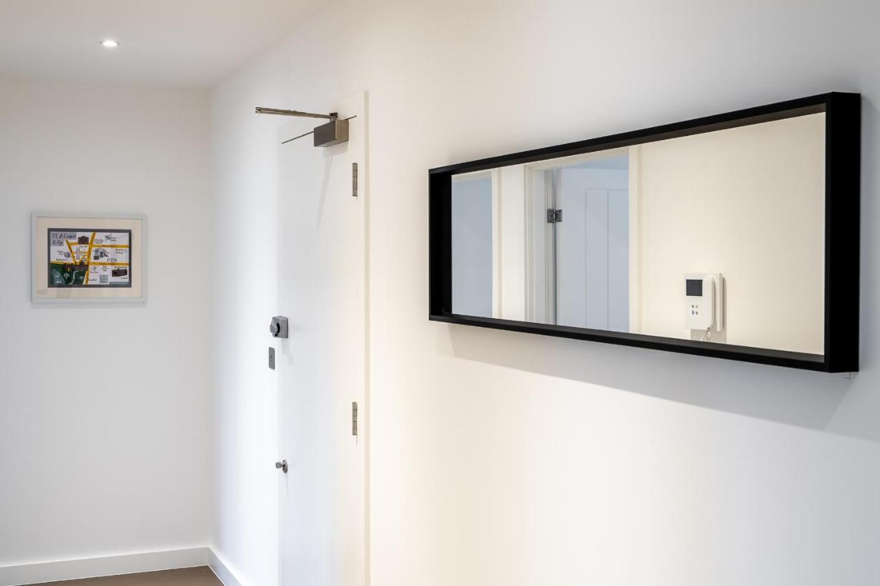 St Albans 2 Bed Luxury City Apartment, 5 Mins Walk To Train & Allocated Parking Zewnętrze zdjęcie