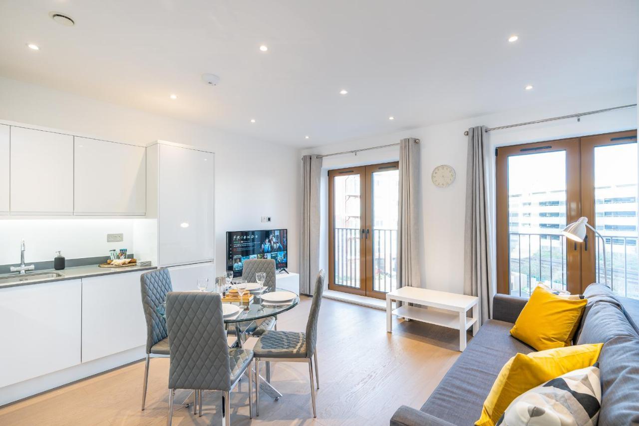 St Albans 2 Bed Luxury City Apartment, 5 Mins Walk To Train & Allocated Parking Zewnętrze zdjęcie