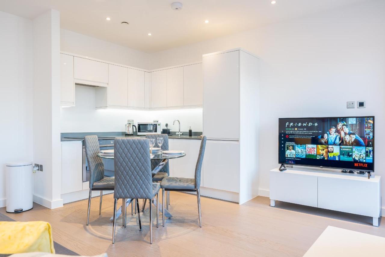 St Albans 2 Bed Luxury City Apartment, 5 Mins Walk To Train & Allocated Parking Zewnętrze zdjęcie