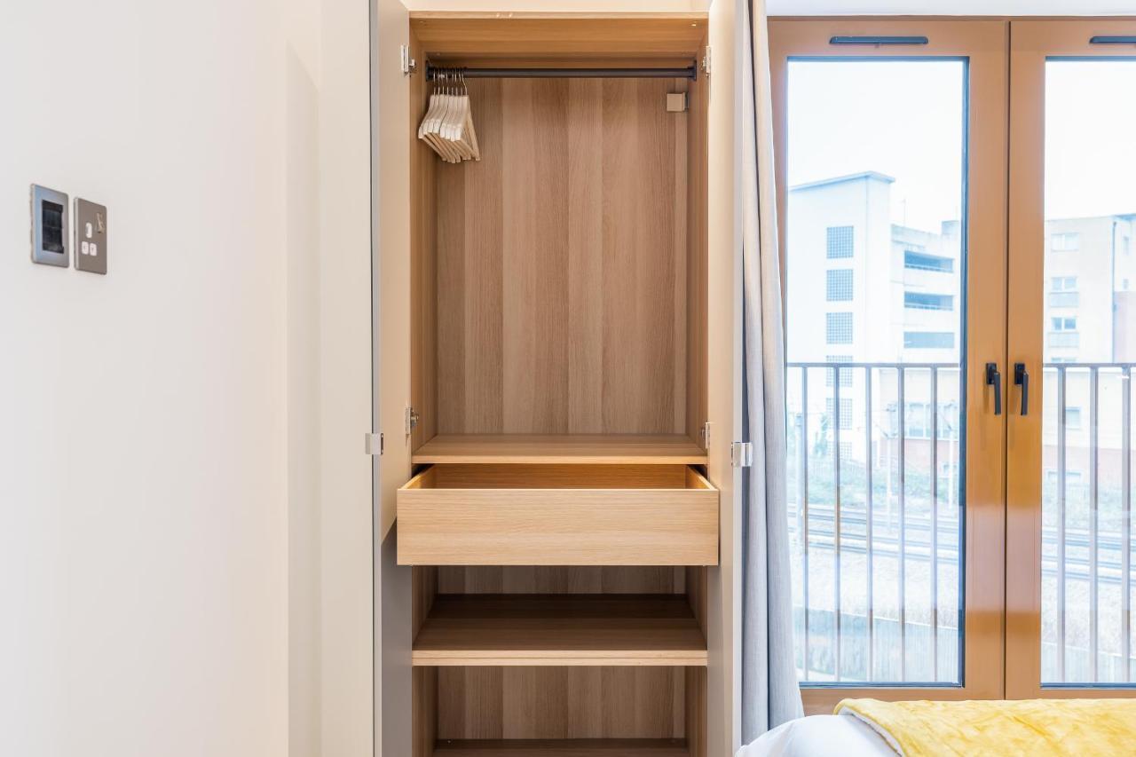 St Albans 2 Bed Luxury City Apartment, 5 Mins Walk To Train & Allocated Parking Zewnętrze zdjęcie